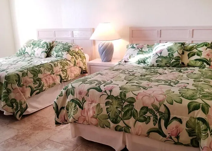 Resort The Chateaux By Travel Services *